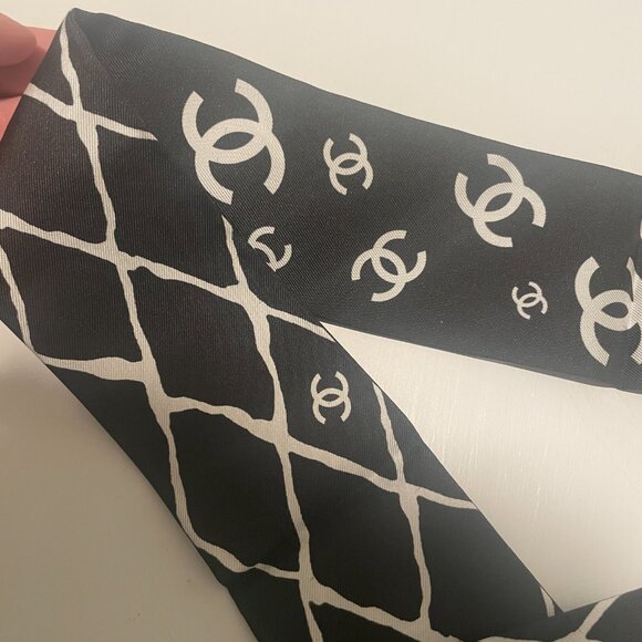 CHANEL Logo CC Silk Twill Slim Bandeau Scarf Stole Twilly - Black & White - Picture 5 of 5